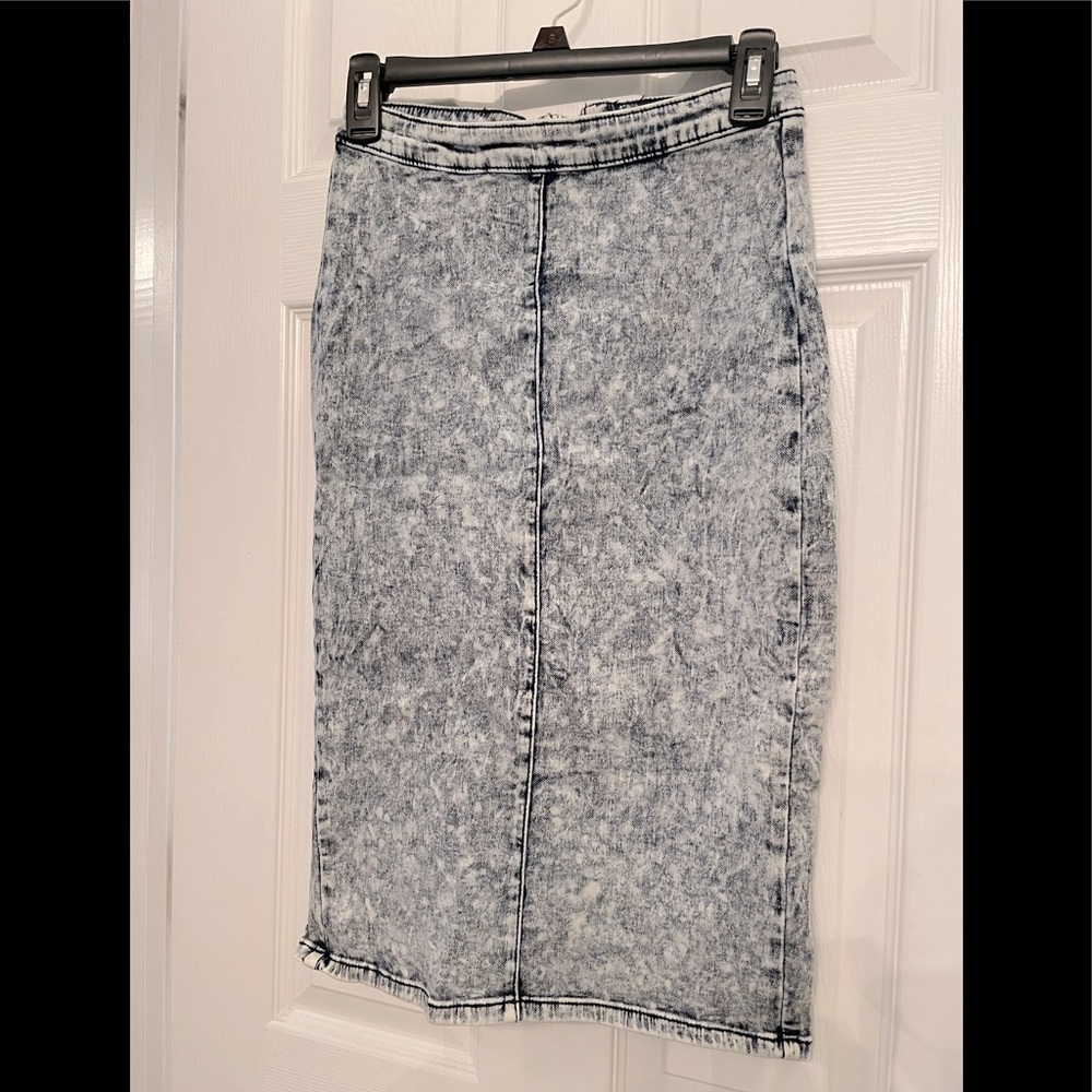 Iris Denim form fitting skirt